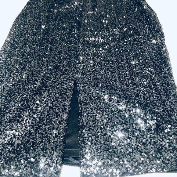 EUC Express Mid sequin skirt - wear once - Picture 2 of 4